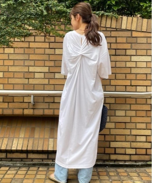 RODEO CROWNS WIDE BOWL（ロデオクラウンズワイドボウル）の「バックツイストワンピース（ワンピース・レディース・ホワイト/ブラウン/ブラック・FREE）」の2枚目の写真