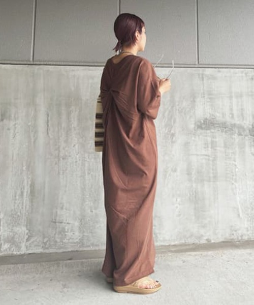 RODEO CROWNS WIDE BOWL（ロデオクラウンズワイドボウル）の「バックツイストワンピース（ワンピース・レディース・ホワイト/ブラウン/ブラック・FREE）」の13枚目の写真