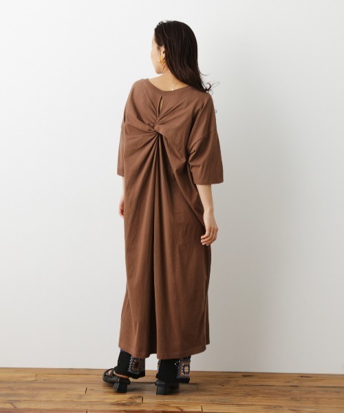 RODEO CROWNS WIDE BOWL（ロデオクラウンズワイドボウル）の「バックツイストワンピース（ワンピース・レディース・ホワイト/ブラウン/ブラック・FREE）」の4枚目の写真