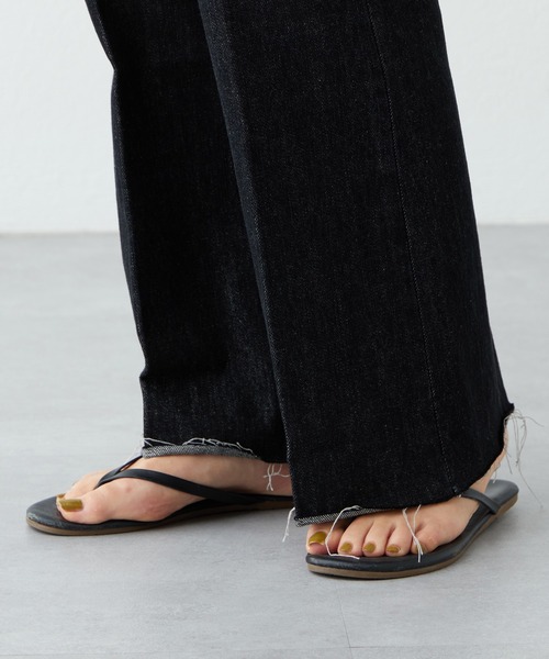 natural couture（ナチュラルクチュール）の「セルフカットフレアデニムパンツ（デニムパンツ・レディース・ブラック/サックスブルー/ブルー・SMALL/MEDIUM）」の12枚目の写真