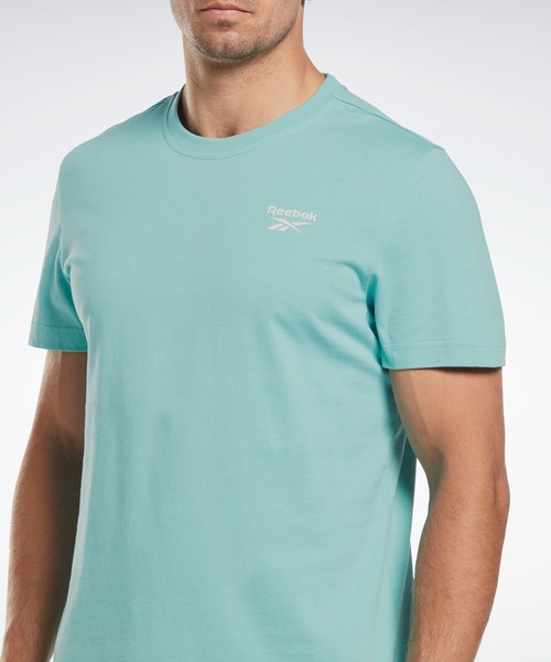 Reebok(リーボック)の「 アイデンティティ クラシックス Tシャツ / Identity Classics T-Shirt (Tシャツ/カットソー・メンズ・ブラック/ネイビー/ブルー/ホワイト/ライトパープル・SMALL/LARGE/XX-LARGE/XXX-LARGE/MEDIUM/X-LARGE/X-SMALL)」の13枚目の写真