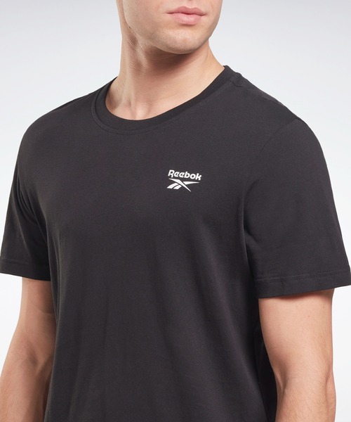 Reebok(リーボック)の「 アイデンティティ クラシックス Tシャツ / Identity Classics T-Shirt (Tシャツ/カットソー・メンズ・ブラック/ネイビー/ブルー/ホワイト/ライトパープル・SMALL/LARGE/XX-LARGE/XXX-LARGE/MEDIUM/X-LARGE/X-SMALL)」の7枚目の写真