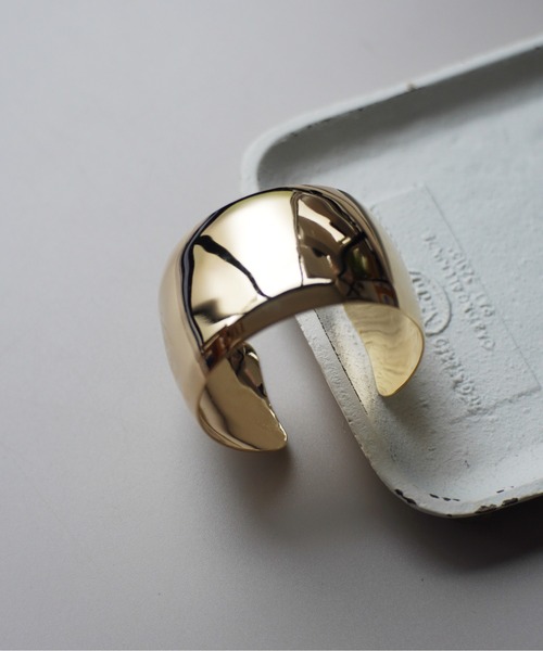 Port（ポート）の「ラウンド ワイド メタル バングル（バングル/リストバンド・レディース・シルバー/ゴールド・FREE）」の2枚目の写真