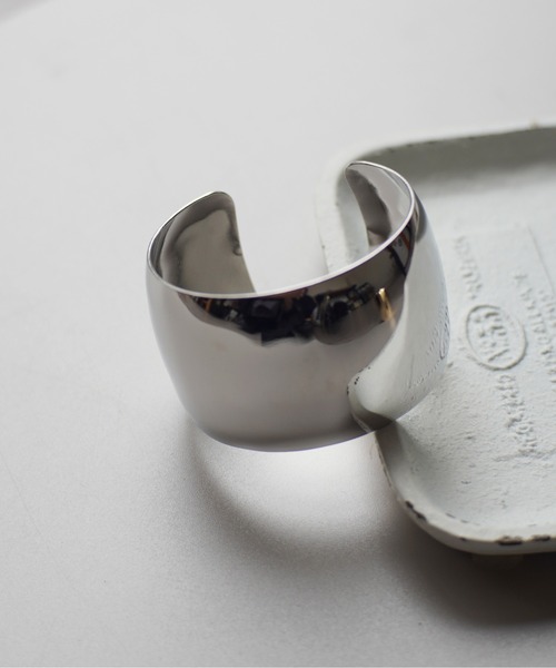 Port（ポート）の「ラウンド ワイド メタル バングル（バングル/リストバンド・レディース・シルバー/ゴールド・FREE）」の3枚目の写真