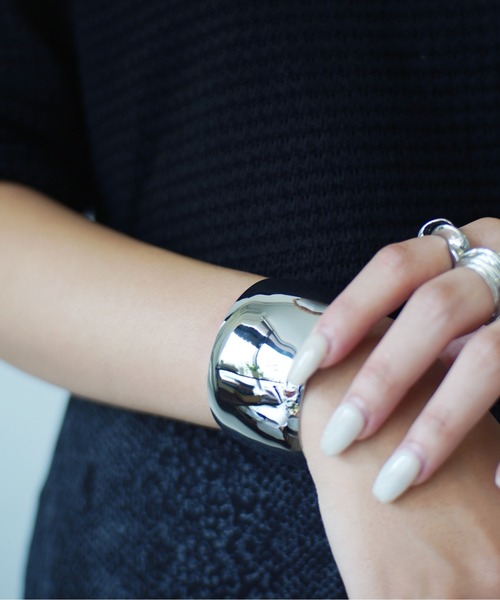 Port（ポート）の「ラウンド ワイド メタル バングル（バングル/リストバンド・レディース・シルバー/ゴールド・FREE）」の8枚目の写真