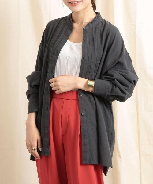 coen(コーエン)の「ウィンターリネンフリルピンタックシャツ(シャツ/ブラウス・レディース・オフホワイト/ダークグレー/モカ・L/M)」の1枚目の写真