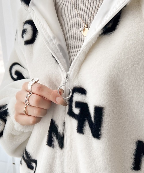 もこもこ柔らか。アルファベットボリュームファーパーカー（ブルゾン