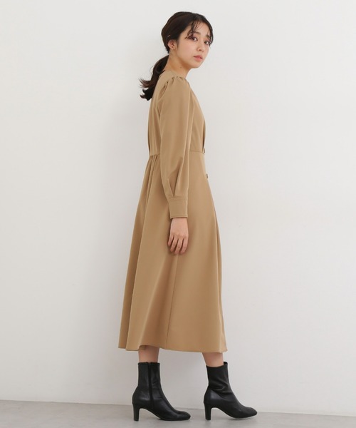 NATURAL BEAUTY BASIC(ナチュラルビューティーベーシック)の「トレンチディテールワンピース(ワンピース・レディース・ネイビー/キャメル/グレイッシュベージュ・SMALL/MEDIUM)」の22枚目の写真