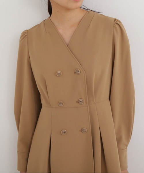 NATURAL BEAUTY BASIC(ナチュラルビューティーベーシック)の「トレンチディテールワンピース(ワンピース・レディース・ネイビー/キャメル/グレイッシュベージュ・SMALL/MEDIUM)」の4枚目の写真