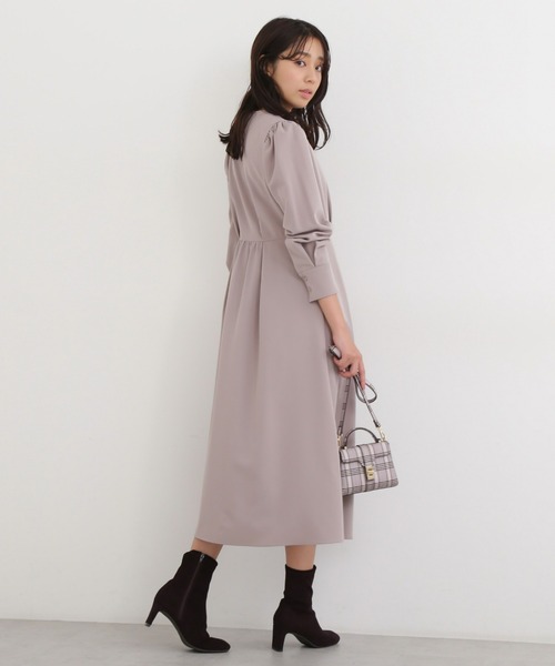 NATURAL BEAUTY BASIC(ナチュラルビューティーベーシック)の「トレンチディテールワンピース(ワンピース・レディース・ネイビー/キャメル/グレイッシュベージュ・SMALL/MEDIUM)」の5枚目の写真
