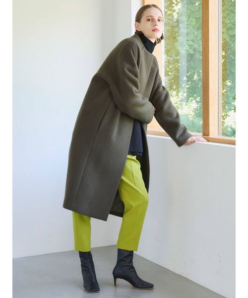 ELENDEEK（エレンディーク）の「クルーネックコクーンコート（ノーカラーコート・レディース・ブラック/キャメル/イエロー/ベージュ/カーキ・01/02）」の8枚目の写真
