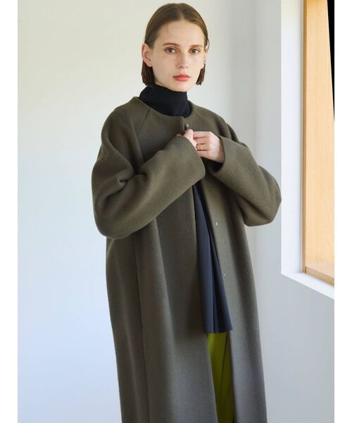 ELENDEEK（エレンディーク）の「クルーネックコクーンコート（ノーカラーコート・レディース・ブラック/キャメル/イエロー/ベージュ/カーキ・01/02）」の10枚目の写真