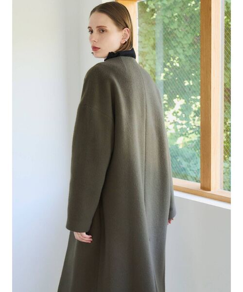 ELENDEEK（エレンディーク）の「クルーネックコクーンコート（ノーカラーコート・レディース・ブラック/キャメル/イエロー/ベージュ/カーキ・01/02）」の11枚目の写真