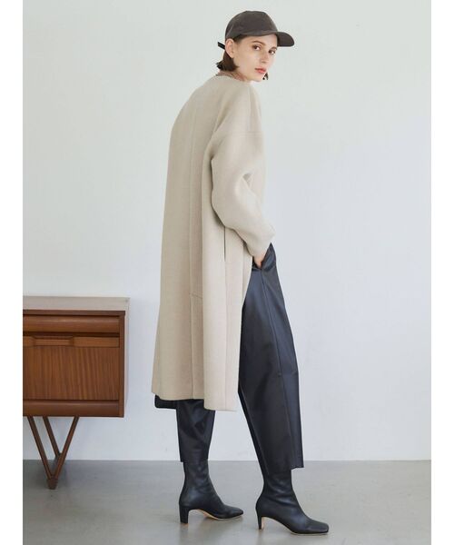 ELENDEEK（エレンディーク）の「クルーネックコクーンコート（ノーカラーコート・レディース・ブラック/キャメル/イエロー/ベージュ/カーキ・01/02）」の13枚目の写真