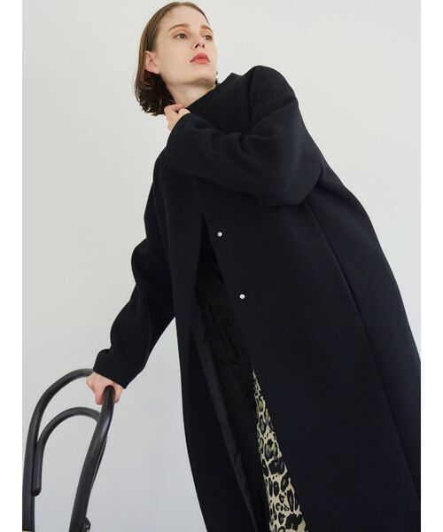 ELENDEEK（エレンディーク）の「クルーネックコクーンコート（ノーカラーコート・レディース・ブラック/キャメル/イエロー/ベージュ/カーキ・01/02）」の22枚目の写真