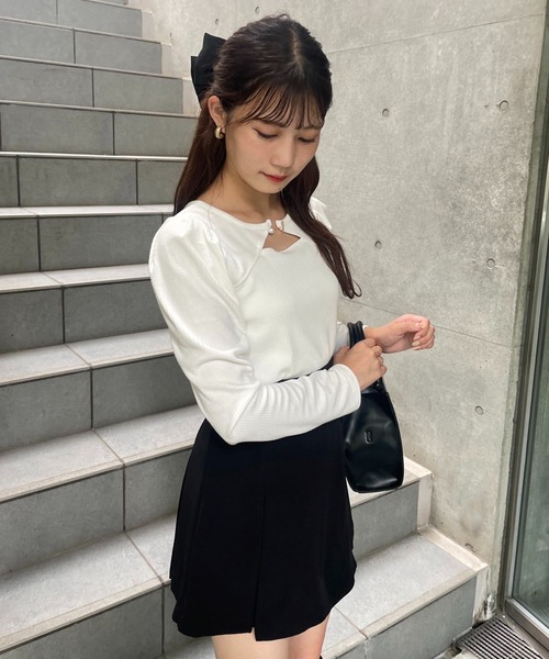 one after another NICE CLAUP（ワンアフターアナザーナイスクラップ）の「パールのワンポイントが華やか。デザインテレコトップス（Tシャツ/カットソー・レディース・ブラック/ベージュ/オフホワイト/ピンク・FREE）」の20枚目の写真