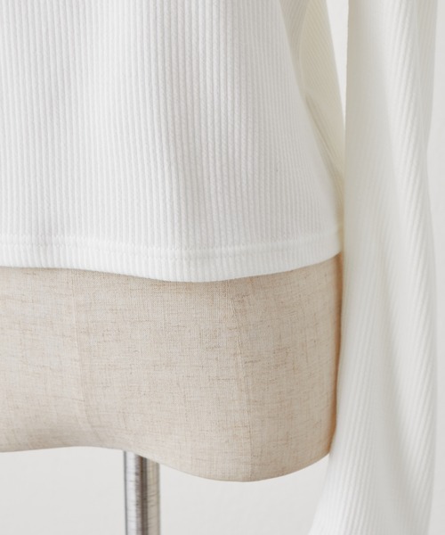 one after another NICE CLAUP（ワンアフターアナザーナイスクラップ）の「パールのワンポイントが華やか。デザインテレコトップス（Tシャツ/カットソー・レディース・ブラック/ベージュ/オフホワイト/ピンク・FREE）」の14枚目の写真