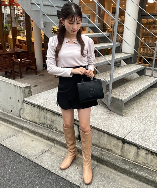 one after another NICE CLAUP（ワンアフターアナザーナイスクラップ）の「パールのワンポイントが華やか。デザインテレコトップス（Tシャツ/カットソー・レディース・ブラック/ベージュ/オフホワイト/ピンク・FREE）」の6枚目の写真