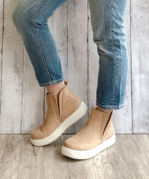 Noubel Voug Relax(ヌーベルヴォーグリラックス)の「フェイクムートンハイカットスニーカー(スニーカー・レディース・ブラック/ベージュ・S/M/L/LL)」の2枚目の写真