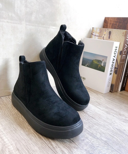 Noubel Voug Relax(ヌーベルヴォーグリラックス)の「フェイクムートンハイカットスニーカー(スニーカー・レディース・ブラック/ベージュ・S/M/L/LL)」の1枚目の写真