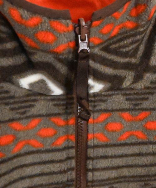 Anytime Songs(エニータイムソングス)の「マイクロフリース リバーシブル配色ベスト(ベスト・メンズ・ブラック/オートミール/モカ/グリーン・LARGE/MEDIUM/X-LARGE)」の6枚目の写真