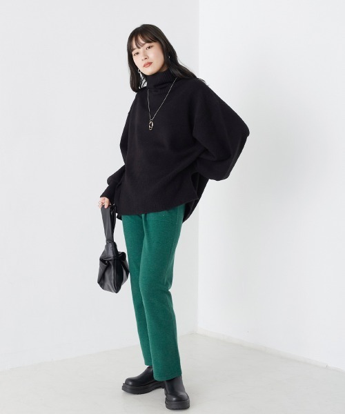 OMNES(オムネス)の「もっちり袖ボリュームハイネックプルオーバーニット(ニット/セーター・レディース・ブラウン/ベージュ/ブラック/ブルー・FREE)」の20枚目の写真