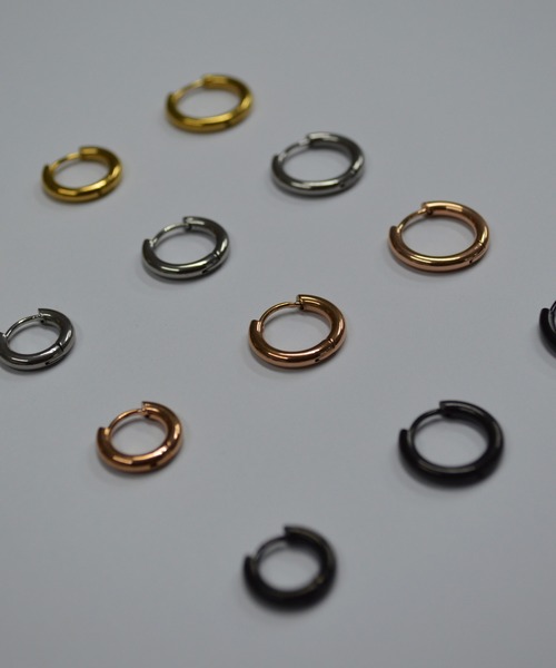 emouv by est(エモーヴバイエスト)の「emouv by est シンプルカラバリフープピアス(ピアス(両耳用)・レディース・ピンクゴールド/ゴールド/ブラック/シルバー・XX-SMALL/X-SMALL/SMALL/MEDIUM/LARGE/X-LARGE/XX-LARGE)」の5枚目の写真