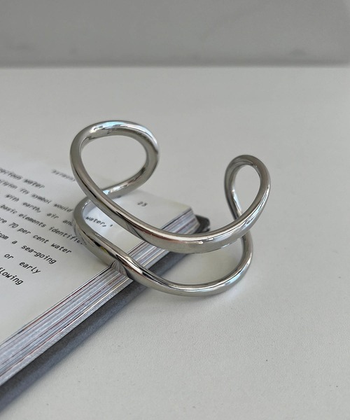 CAPRICIEUX LE'MAGE（カプリシューレマージュ）の「〈GOLDY/ゴールディ〉トリミングWAVEバングル（バングル/リストバンド・レディース・シルバー/ゴールド・FREE）」の2枚目の写真