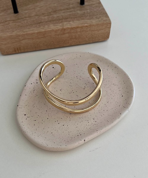 CAPRICIEUX LE'MAGE（カプリシューレマージュ）の「〈GOLDY/ゴールディ〉トリミングWAVEバングル（バングル/リストバンド・レディース・シルバー/ゴールド・FREE）」の10枚目の写真