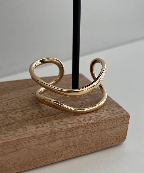 CAPRICIEUX LE'MAGE（カプリシューレマージュ）の「〈GOLDY/ゴールディ〉トリミングWAVEバングル（バングル/リストバンド・レディース・シルバー/ゴールド・FREE）」の11枚目の写真