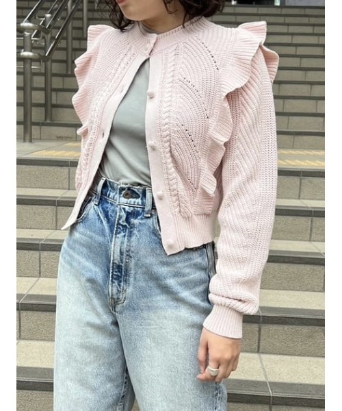MOUSSY（マウジー）の「FRILL CABLE カーディガン（カーディガン/ボレロ・レディース・ライム/ライトベージュ/ライトピンク/ネイビー・FREE）」の5枚目の写真