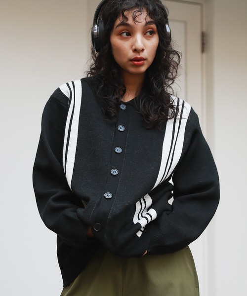 MSG（エムエスジー）の「セミルーズシルエット ジャガード ニットポロカーディガン 花柄　アーガイル　ストライプ　ニットシャツ（カーディガン/ボレロ・メンズ・ブラック系/ブラック系1/ブラウン系/ブルー系/パープル系・S/M/L）」の3枚目の写真