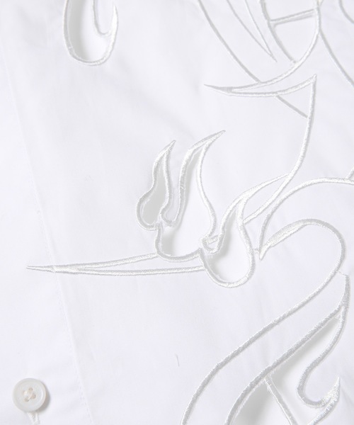 Feng Chen Wang（フェン・チェン・ワン）の「PHOENIX CUT OUT SHIRT（シャツ/ブラウス・メンズ・ホワイト・M/L）」の4枚目の写真