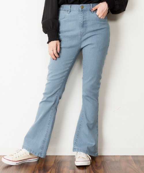 atONE(アットワン)の「atONE 後編み上げリボン付きブーツカットデニムパンツ(デニムパンツ・レディース・ワンウォッシュ/ブルー・M/LL/L/4L/3L)」の1枚目の写真