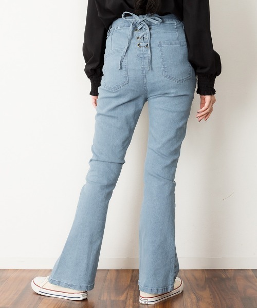 atONE(アットワン)の「atONE 後編み上げリボン付きブーツカットデニムパンツ(デニムパンツ・レディース・ワンウォッシュ/ブルー・M/LL/L/4L/3L)」の5枚目の写真