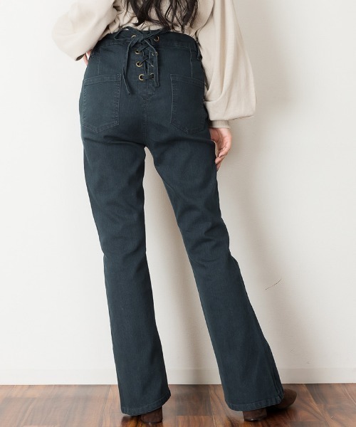 atONE(アットワン)の「atONE 後編み上げリボン付きブーツカットデニムパンツ(デニムパンツ・レディース・ワンウォッシュ/ブルー・M/LL/L/4L/3L)」の11枚目の写真