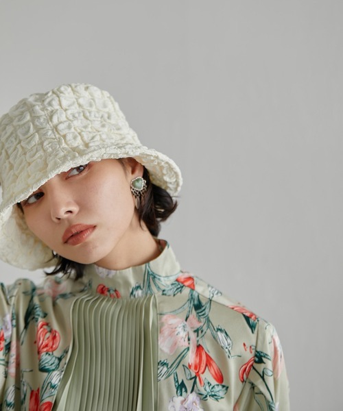 ear PAPILLONNER(イアパピヨネ)の「【SUM1 STYLE(スミスタイル)】ワッフル風バケットハット(ハット・レディース・ホワイト/ブラック・FREE)」の5枚目の写真