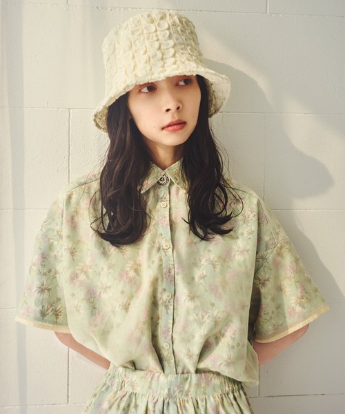 ear PAPILLONNER(イアパピヨネ)の「【SUM1 STYLE(スミスタイル)】ワッフル風バケットハット(ハット・レディース・ホワイト/ブラック・FREE)」の4枚目の写真