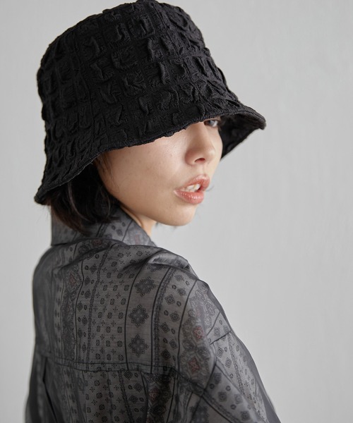 ear PAPILLONNER(イアパピヨネ)の「【SUM1 STYLE(スミスタイル)】ワッフル風バケットハット(ハット・レディース・ホワイト/ブラック・FREE)」の12枚目の写真