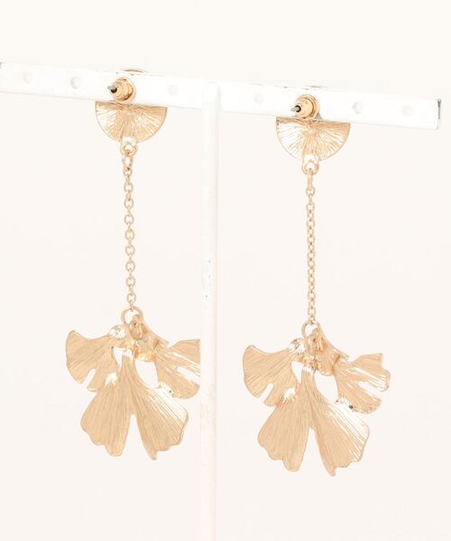 emouv by est(エモーヴバイエスト)の「emouv by est イチョウドロップパールピアス(ピアス(両耳用)・レディース・シルバー/ゴールド・FREE)」の4枚目の写真
