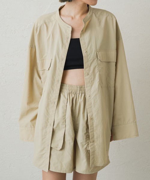 earthy（アーシー）の「【撥水/速乾】ナイロンスリットシャツ（シャツ/ブラウス・レディース・オレンジ/ベージュ/ブラック/オフホワイト・FREE）」の3枚目の写真