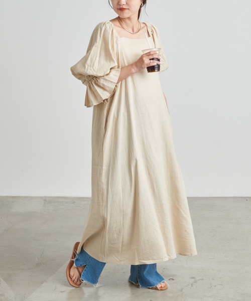 CIAOPANIC TYPY（チャオパニックティピー）の「ボリュームスリーブオフショルリネン混ワンピース（ワンピース・レディース・アイボリー/オレンジ/サックスブルー/ブラック・SMALL/MEDIUM）」の2枚目の写真