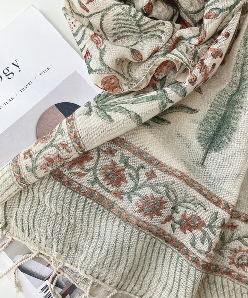 AS KNOW AS plus（アズノゥアズプラス）の「透かしてエスニックストール（ストール/ショール・レディース・イエロー系/オレンジ系/ブラウン系/パープル系/ブルー系・FREE）」の6枚目の写真