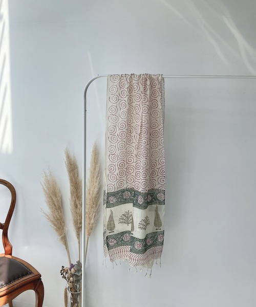 AS KNOW AS plus（アズノゥアズプラス）の「透かしてエスニックストール（ストール/ショール・レディース・イエロー系/オレンジ系/ブラウン系/パープル系/ブルー系・FREE）」の10枚目の写真