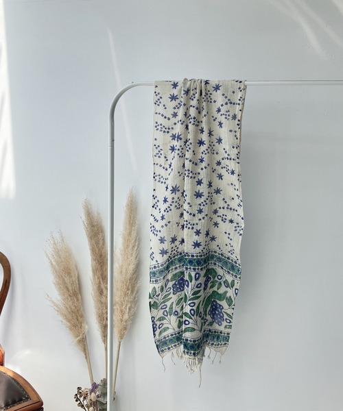 AS KNOW AS plus（アズノゥアズプラス）の「透かしてエスニックストール（ストール/ショール・レディース・イエロー系/オレンジ系/ブラウン系/パープル系/ブルー系・FREE）」の14枚目の写真