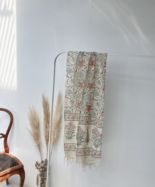 AS KNOW AS plus（アズノゥアズプラス）の「透かしてエスニックストール（ストール/ショール・レディース・イエロー系/オレンジ系/ブラウン系/パープル系/ブルー系・FREE）」の16枚目の写真