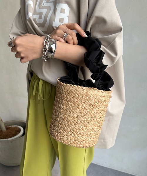 DouDou（ドゥドゥ）の「フリルハンドルラフィアバケット（ショルダーバッグ・レディース・ブラック/ベージュ・FREE）」の2枚目の写真