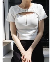 バックルデザイントップス