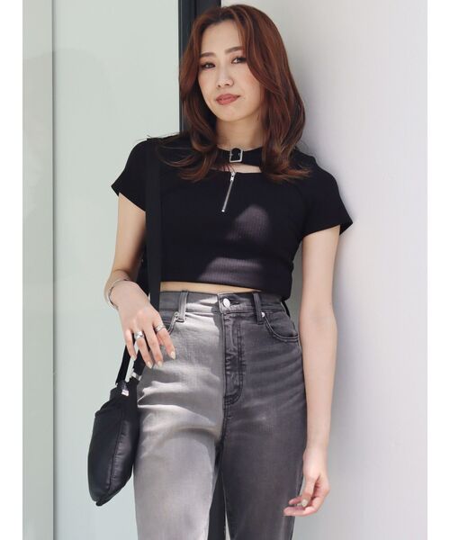 EVRIS（エヴリス）の「バックルデザイントップス（Tシャツ/カットソー・レディース・ブラック/ブルー/ホワイト・FREE）」の4枚目の写真