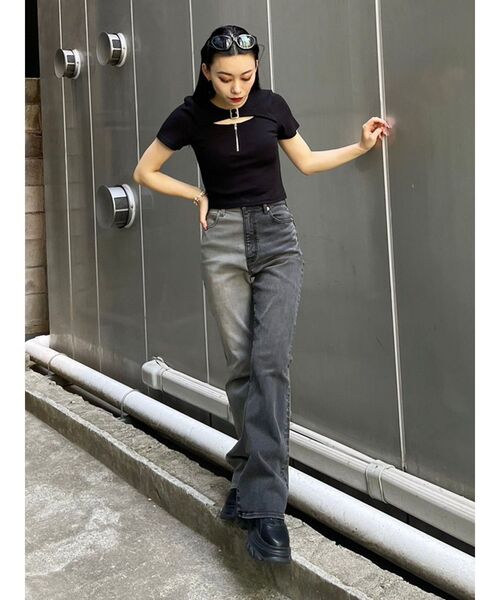 EVRIS（エヴリス）の「バックルデザイントップス（Tシャツ/カットソー・レディース・ブラック/ブルー/ホワイト・FREE）」の11枚目の写真